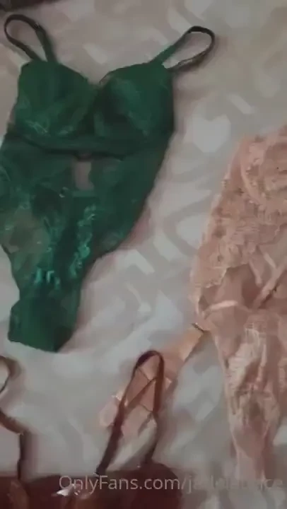 What am i wearing for tonight s art class i ll choose the highest 