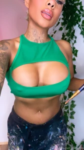 Join me at 9pm tonight on live to watch me paint the beauty of a women part 4