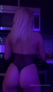 Late night cooking would u eat the pasta or me