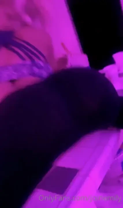 Who only fucks w freaks did i put on a good show 