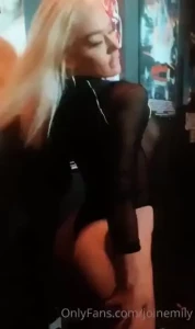 Who loves blonde freaky girls