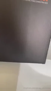 Cum join me on my vip page below for the full vid and more full nudity