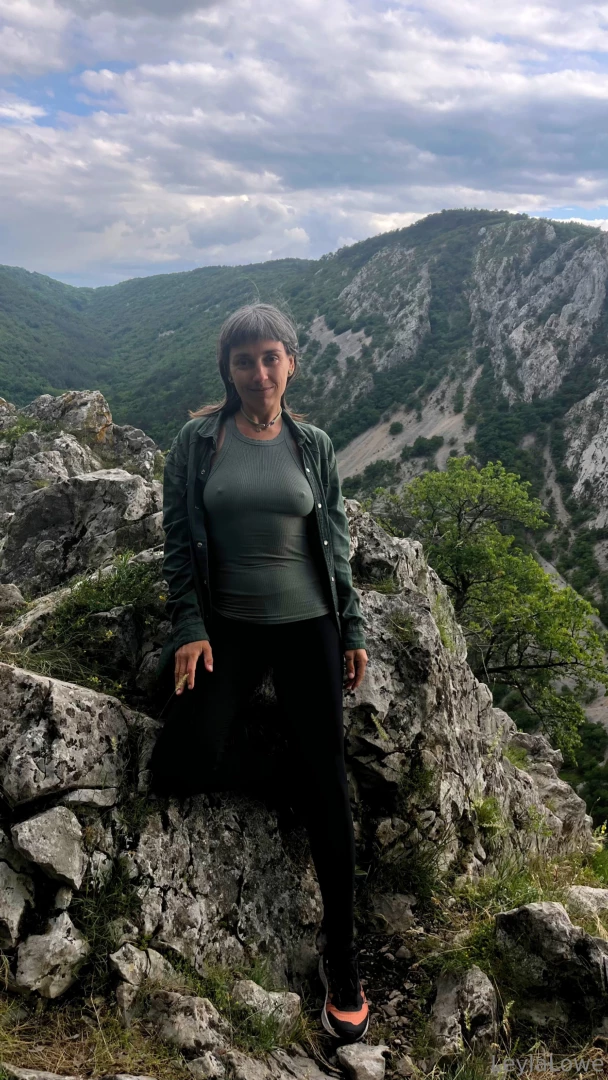 This new top really shows my nipples i love it 