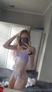 The mirror selfie queen