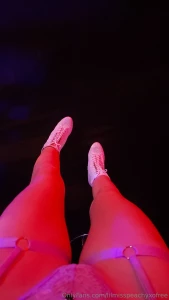 Who likes feet content