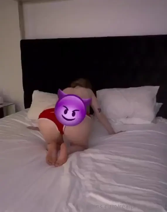 Slid my booty shorts off check your dms 