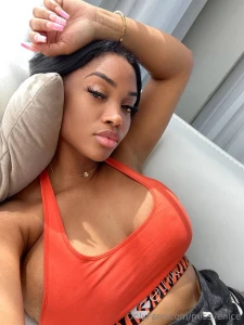 Sending nudes nooo unless