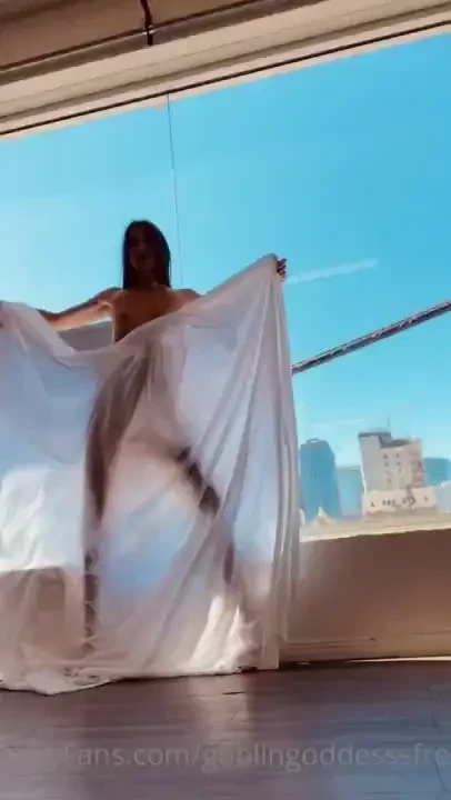 Me being a ghostly goblin queen 