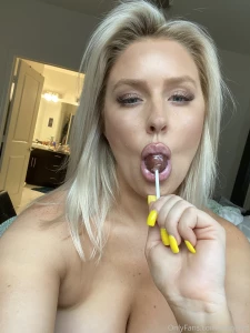 Happy thirsty thursday babes