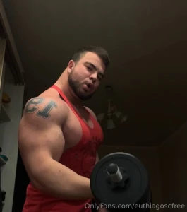 Handsome straight bodybuilder 6 2 246 27 years i am available for part 45