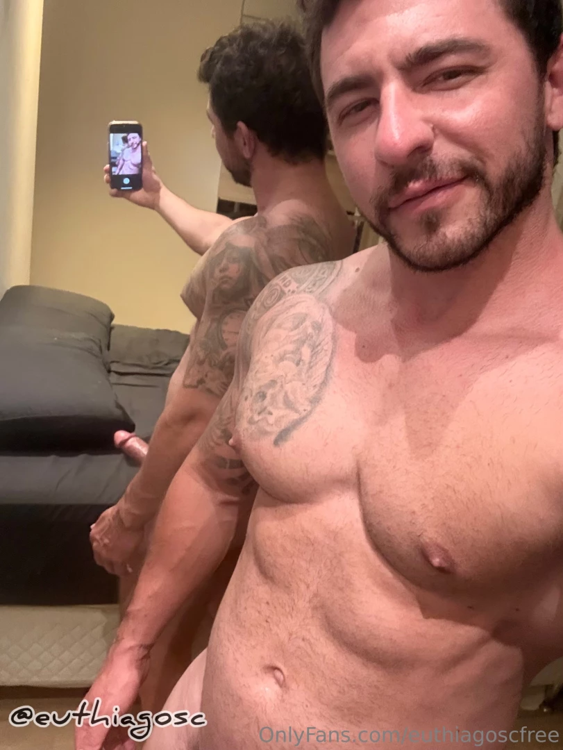 Bom dia com aquela cara de quem virou a noite aprontando o pau 