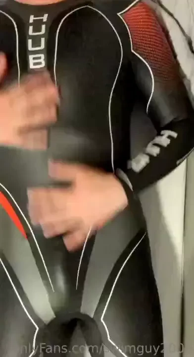 Someone sent me this hot suit i put it on and cum in it i want to have 