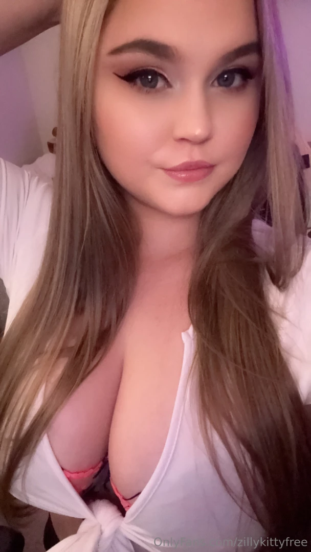 Happy tuesday how s your day going so far onlyfans com zillykitty 