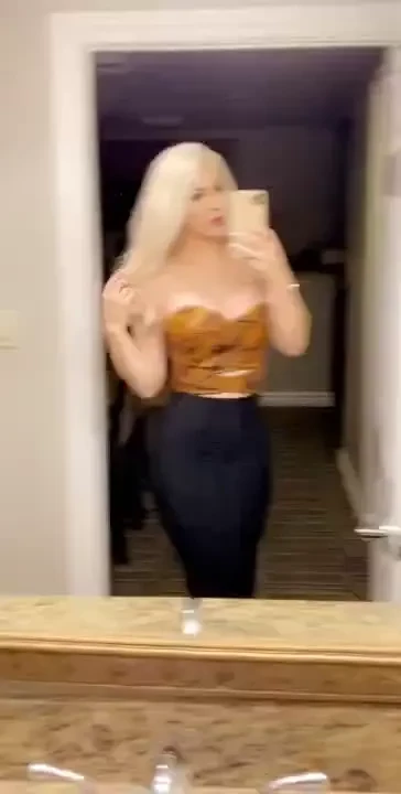 Outfit from my last night in vegas didn t end up going on the strip as 