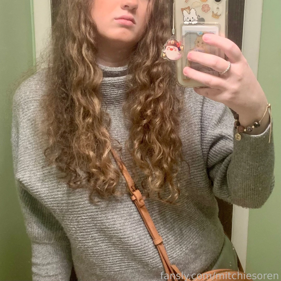 Merry christmas eve do i look cute in my nice sweater fyp vtuber 