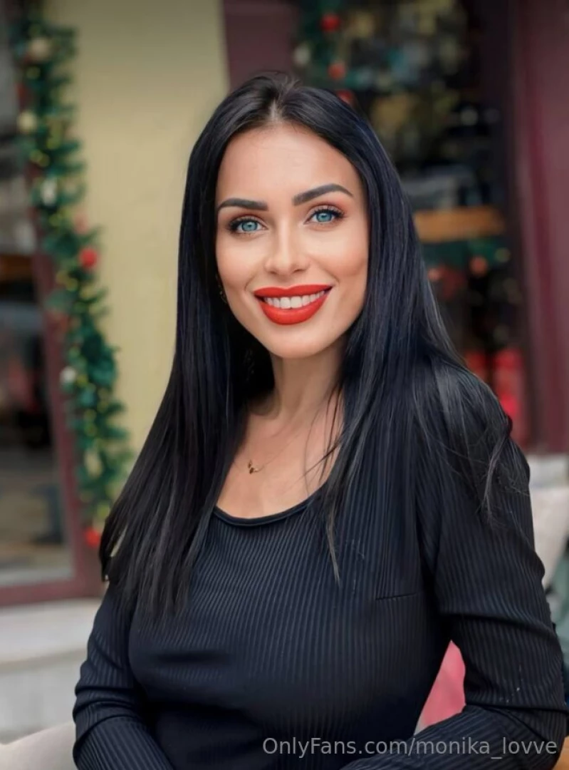 Ana_50shades is wet right now free subscription only now she wants to part 30 