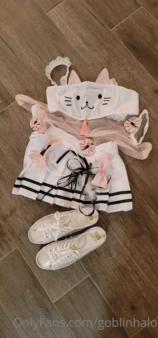 Kitty cheerleader cosplay 