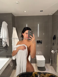 Foto di rito nel bagno dell hotel - bathroom selfies in the hotel room part 3