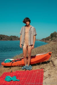 Samtyler3207 says hey go follow his account if you also like boys