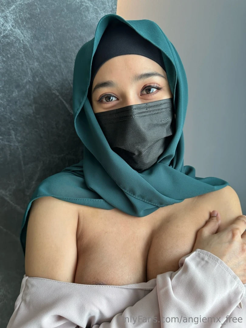 Hijab slut wants to show you her titties she doesn t mind taking it part 7 
