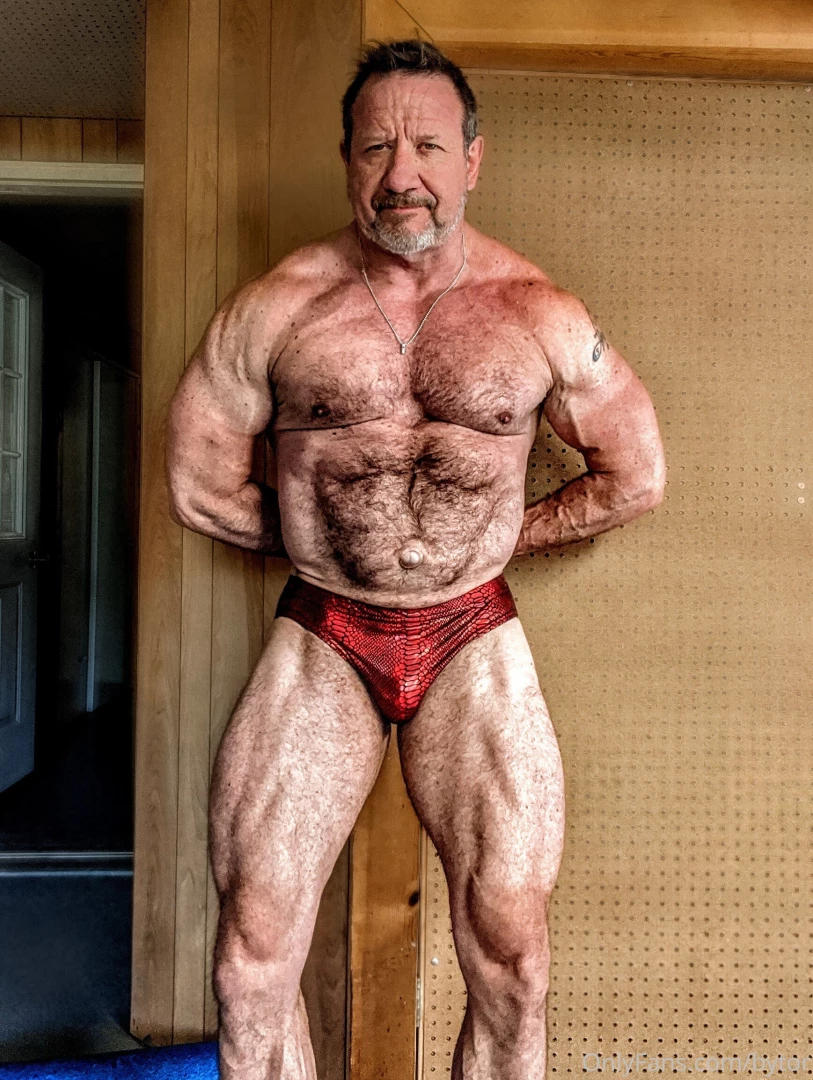 Chest and shoulder day down 3 lbs this week detail coming in for the part 1 