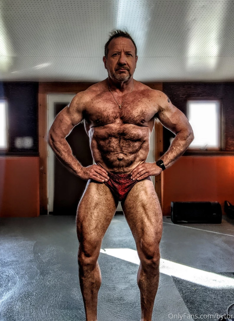 Chest and shoulder day down 3 lbs this week detail coming in for the part 3 