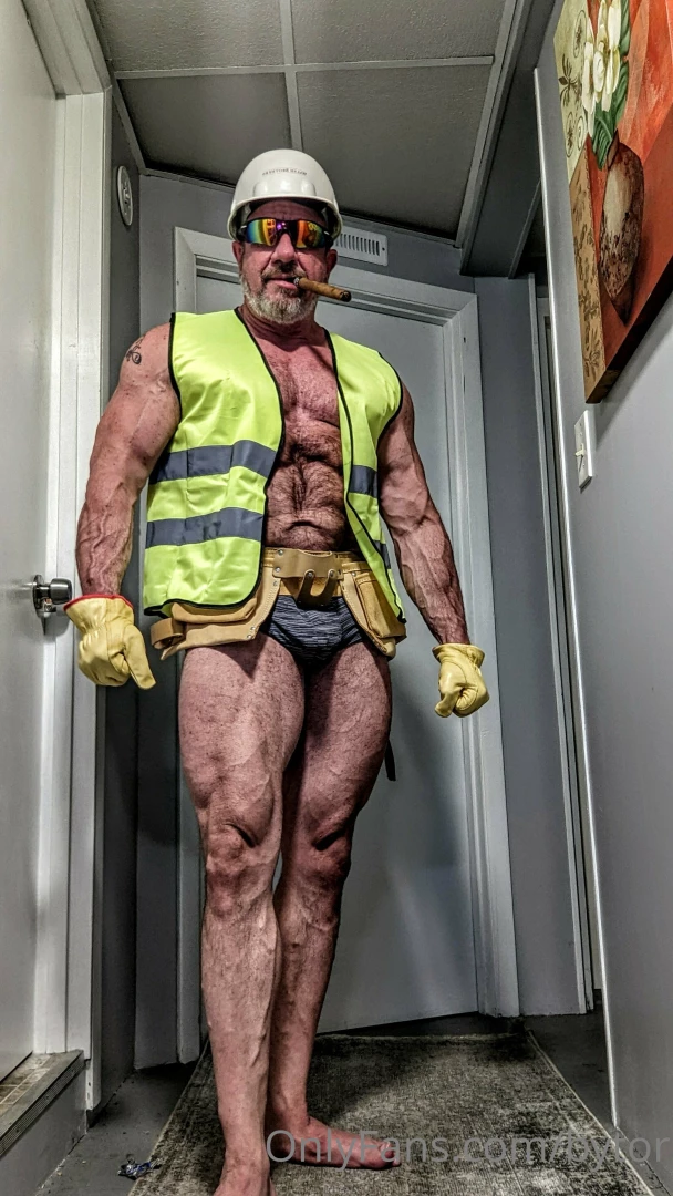 Would u like to see a special series in this kind of outfit 