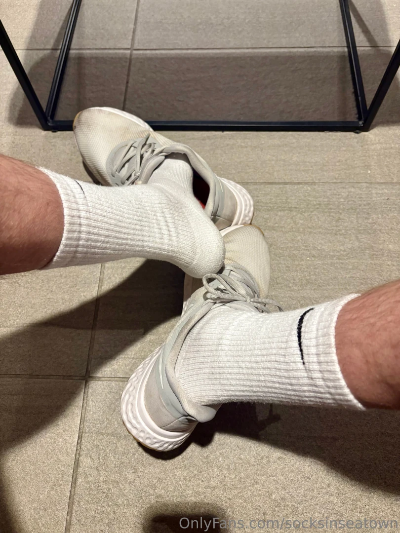 Just asking to get caught again taking pics in this locker room 