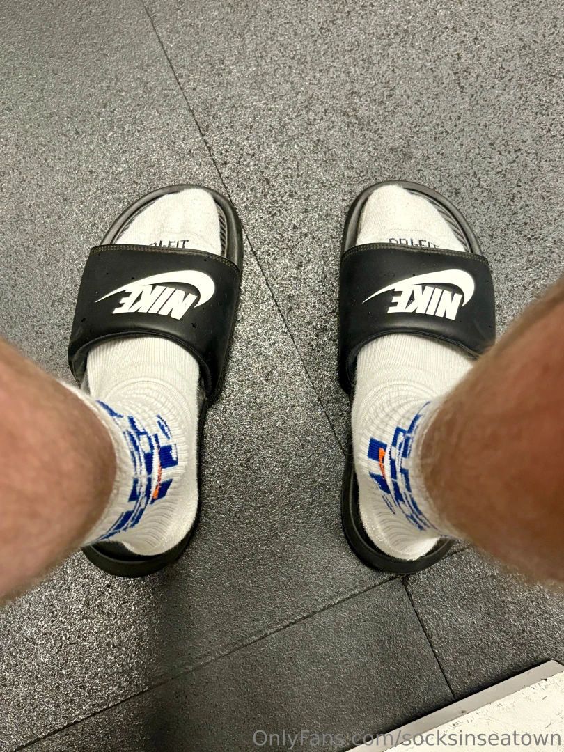 When it s shoulder day may as well wear slides to the gym part 1 