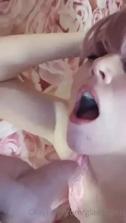 Pink-haired danish girl prettypinkydk gets face-fucked by hej123d and 
