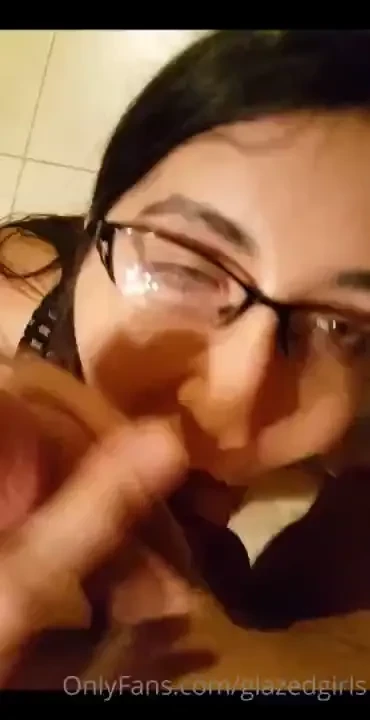 Sluttysyldra loves giving passionate blowjobs please like if you like 