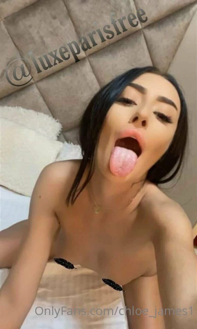 Luxeparisfree came to make you cum incredible tits round ass perfect 