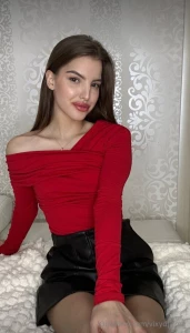 Embracing the vibrant hues of the day i snapped a selfie adorned in a