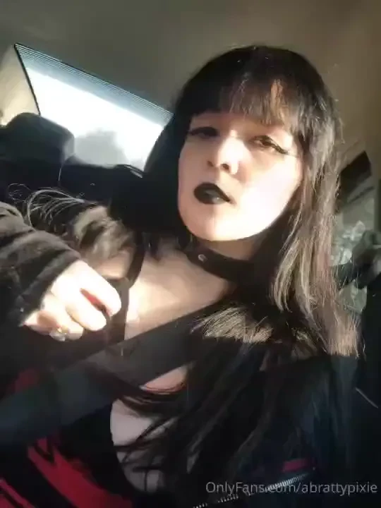 Hopefully gonna get my nails done today and then i m taking a 15 