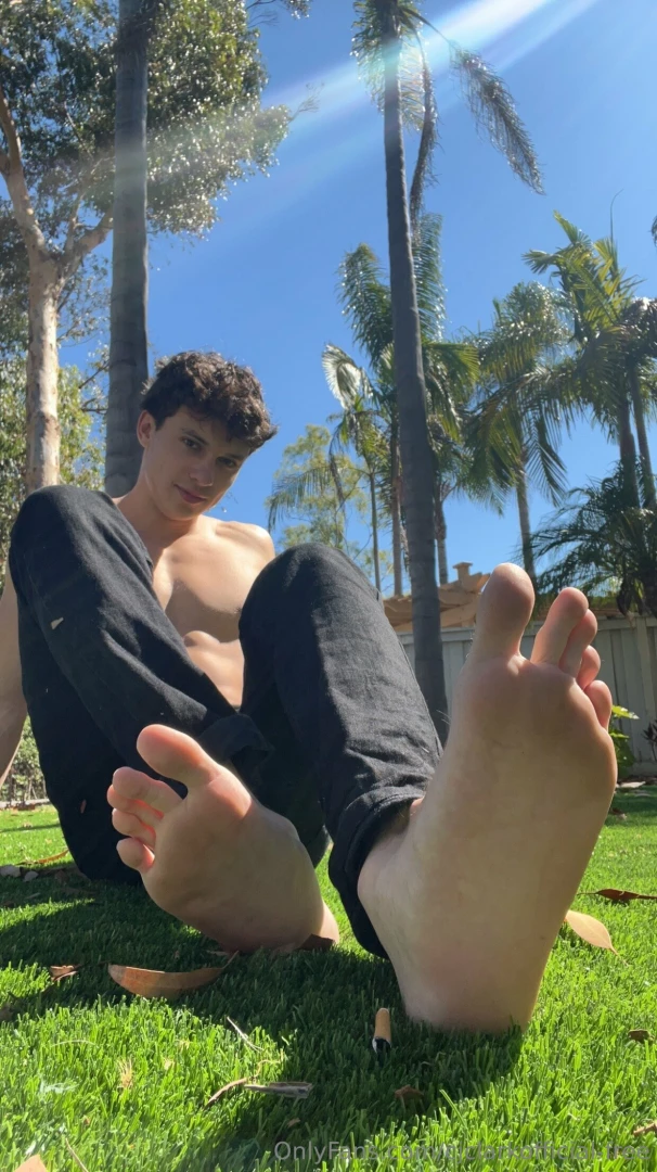 cjclarkofficial-free - Outdoor feet pics need i say more 