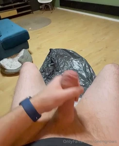 Multiple cumshots it turns into veiny monster everytime it gets close