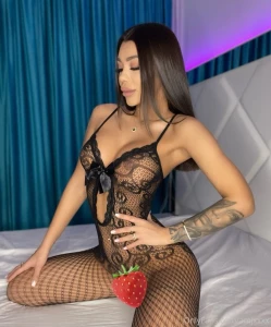 If u want to see these pictures uncensored just like this post and i part 1