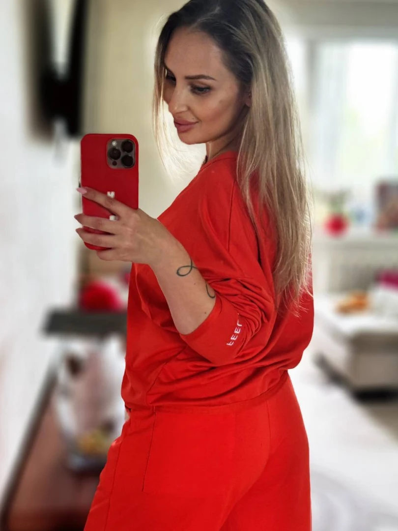 Sending some sweet energy your way today hope your day is smooth kind 