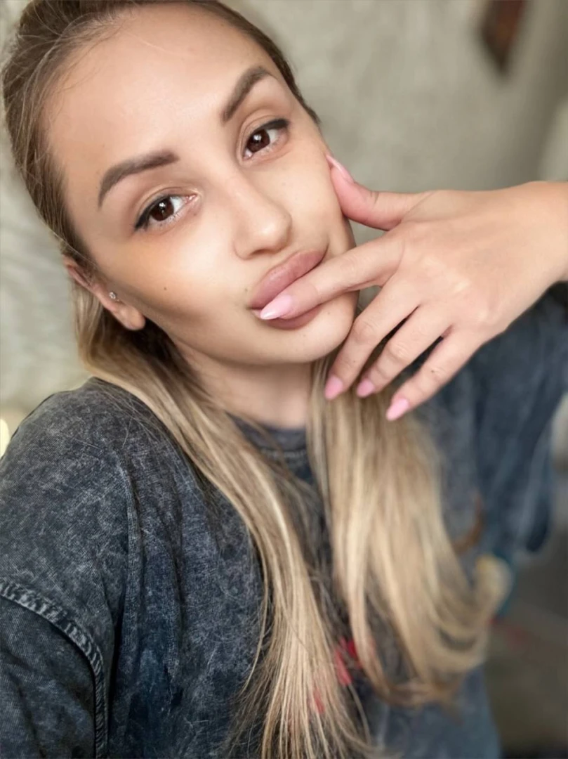 Hey babe how s your morning going i know sometimes it s hard to break 