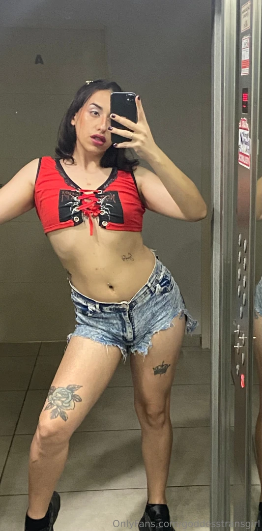 Hot mode all night waiting for you to make me cum with you 