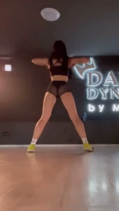 karisha-x - A sneak peek into my twerk dance workout session don t be too hard on 