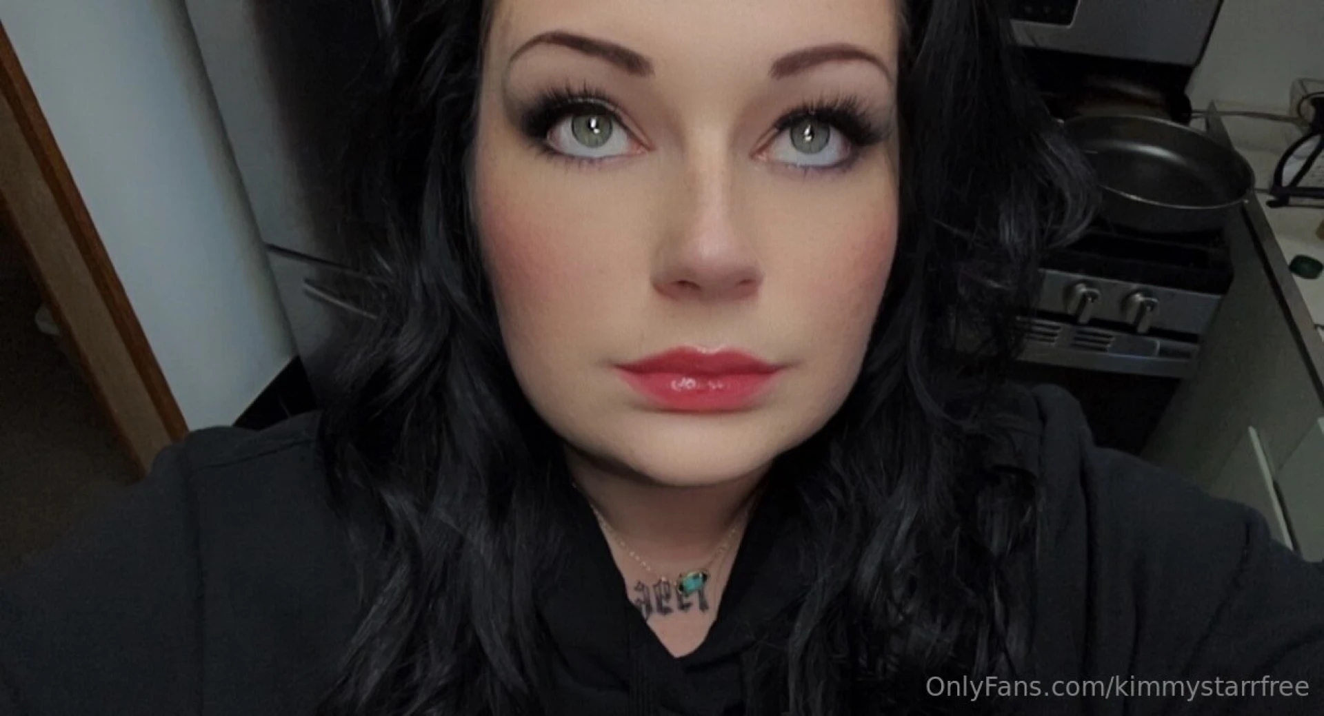 You know you d love to have me on my knees looking up at you like this 