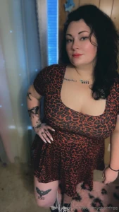 Sundress season who s gonna bend me over for a quickie