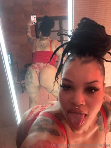 Cum here daddy its time to play with my pussy going live now