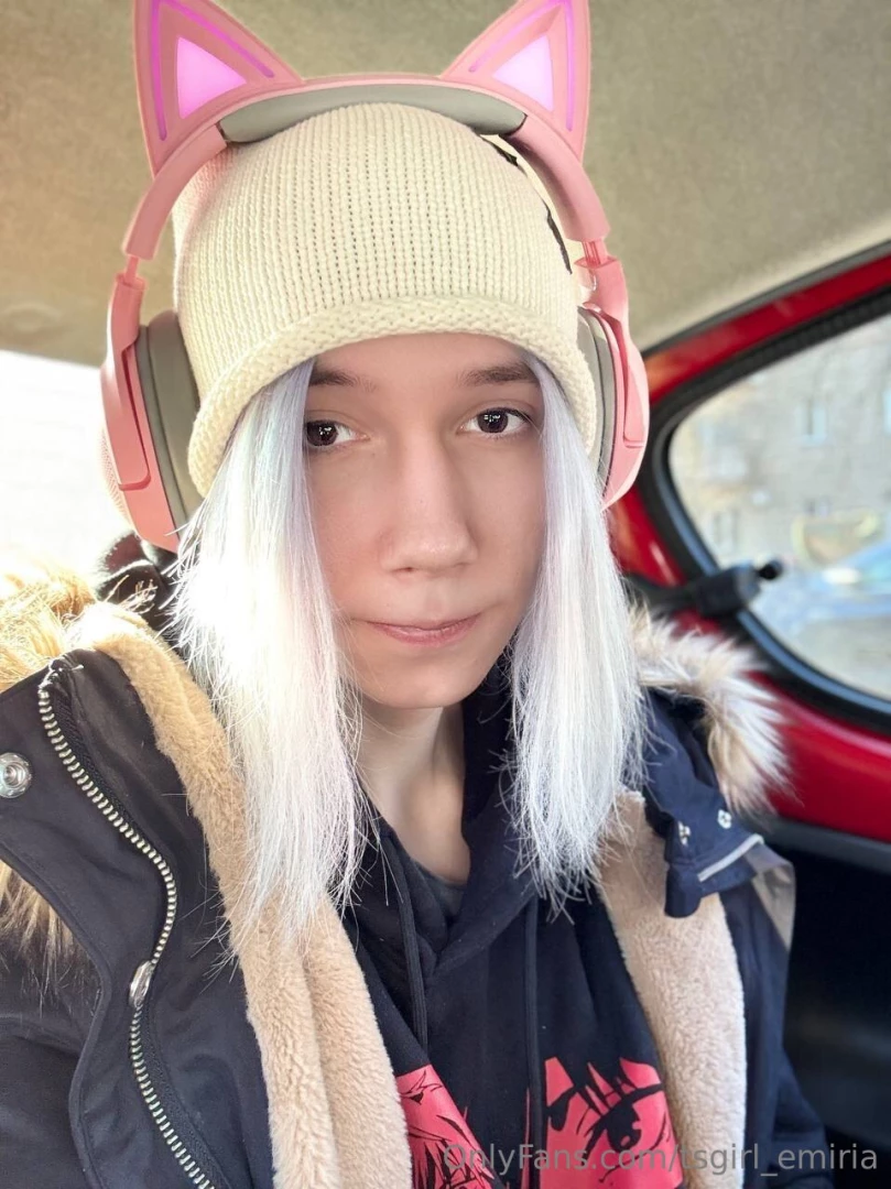 How do you like my headphones they re cute aren t they 