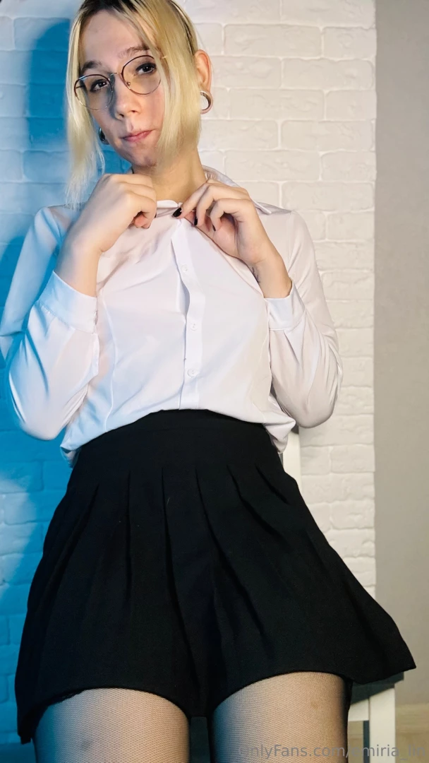 Sassy and elegant in one look 