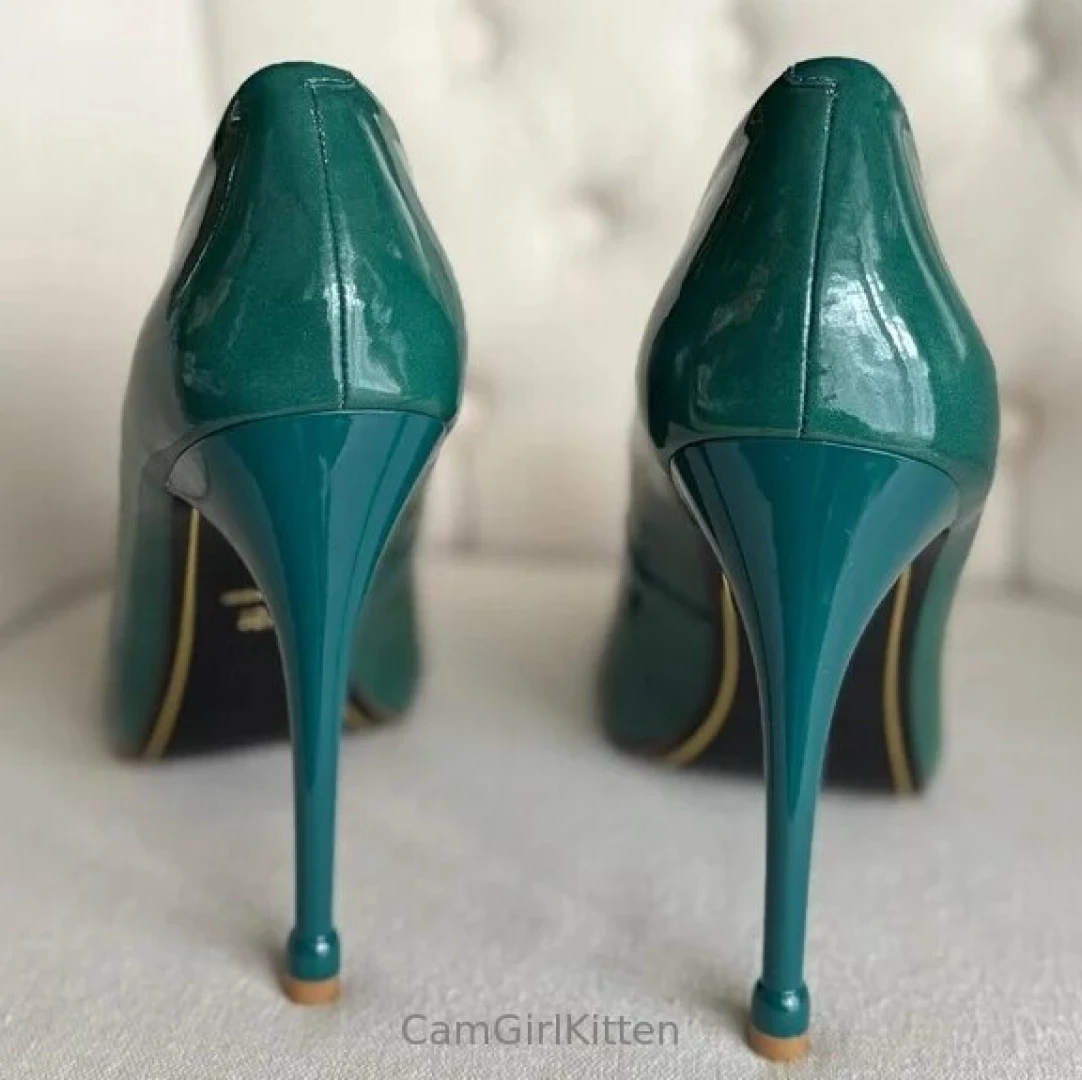 Buy me dis pair of teal patent leather heels 