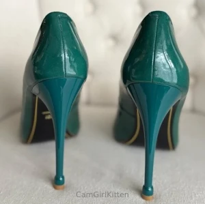 Buy me dis pair of teal patent leather heels