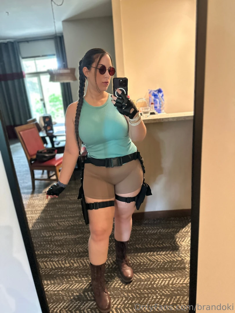 These are the two cosplays i brought to yeticon which do you like more 