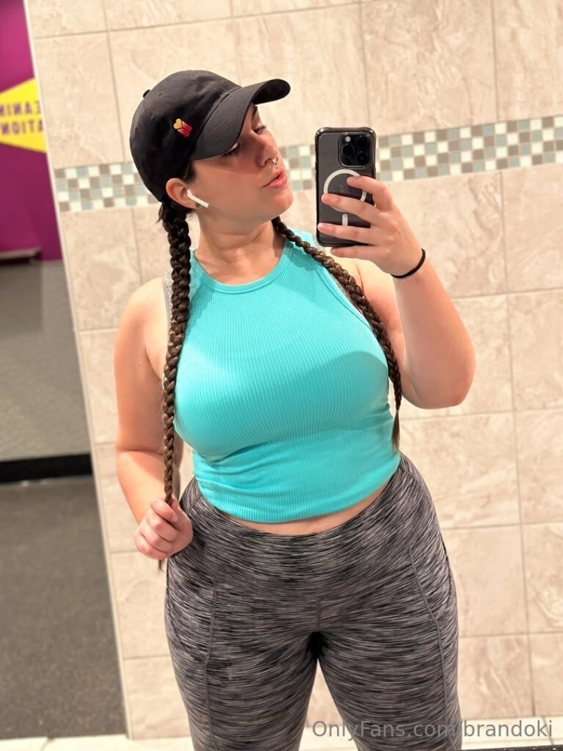 Feeling like lara croft in this new shirt i got for the gym 